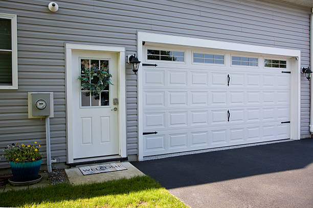 24/7 Emergency Garage Door Panel Replacement experts in Halawa, HI